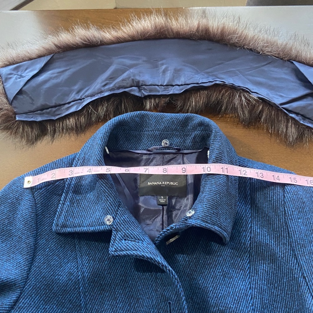 Sale! Elegant Navy Coat with Faux Fur Collar, size S, Banana Republic - Picture 14 of 16